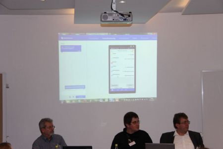 Die Entwickler R.Krug, W.Rau und T.Gläser präsentieren eine mobile APP